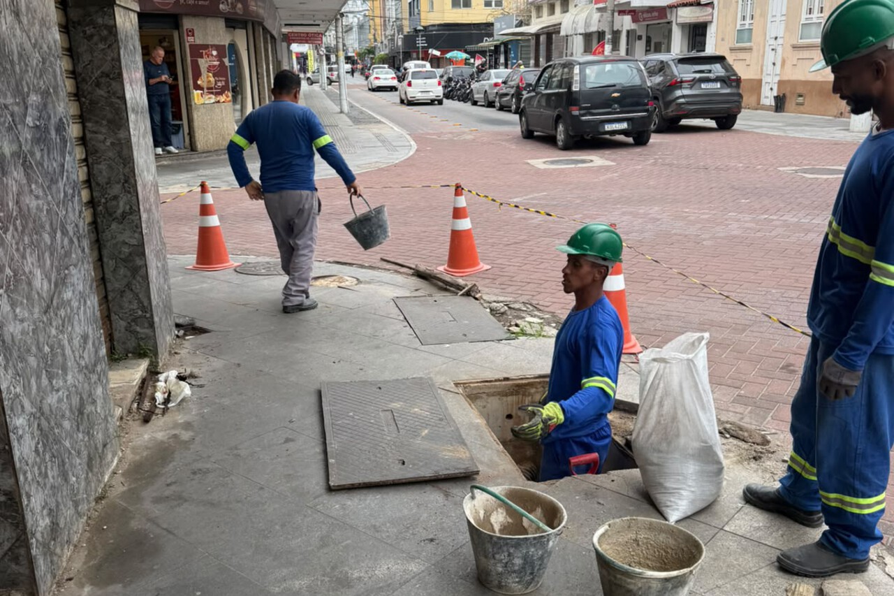 Governo Frederico Paes realiza manutenção de vias em Lagoa de Cima, Farol e ruas da cidade