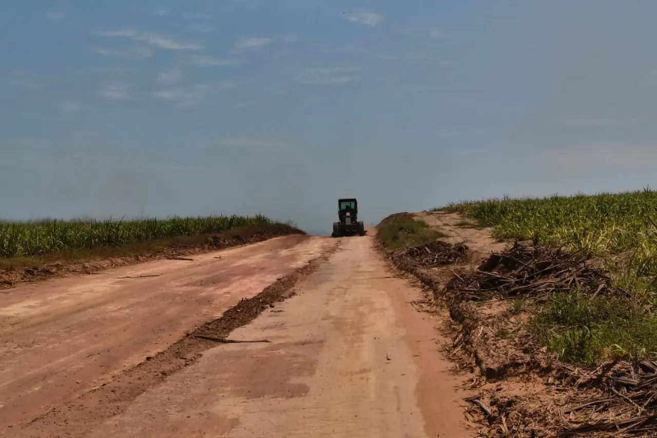 Agricultura atua com o Programa Estradas do Produtor nos quatro cantos do município
