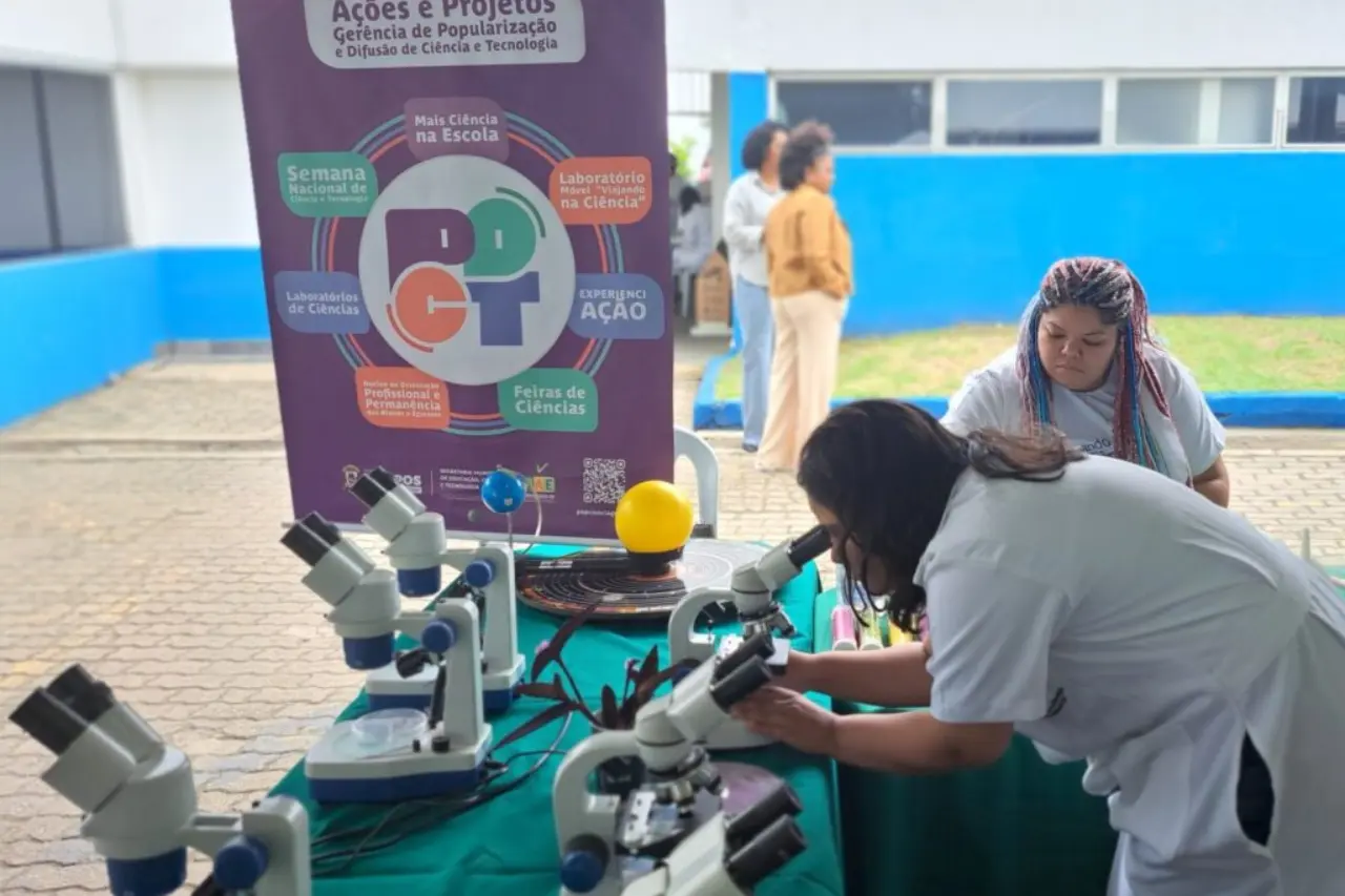 Laboratório Itinerante de Ciências da Seduct leva experiências científicas à Semana do Servidor