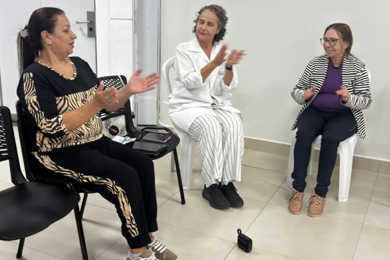 Humanização e acolhimento: terapia ocupacional do HGG leva dança sênior a pacientes