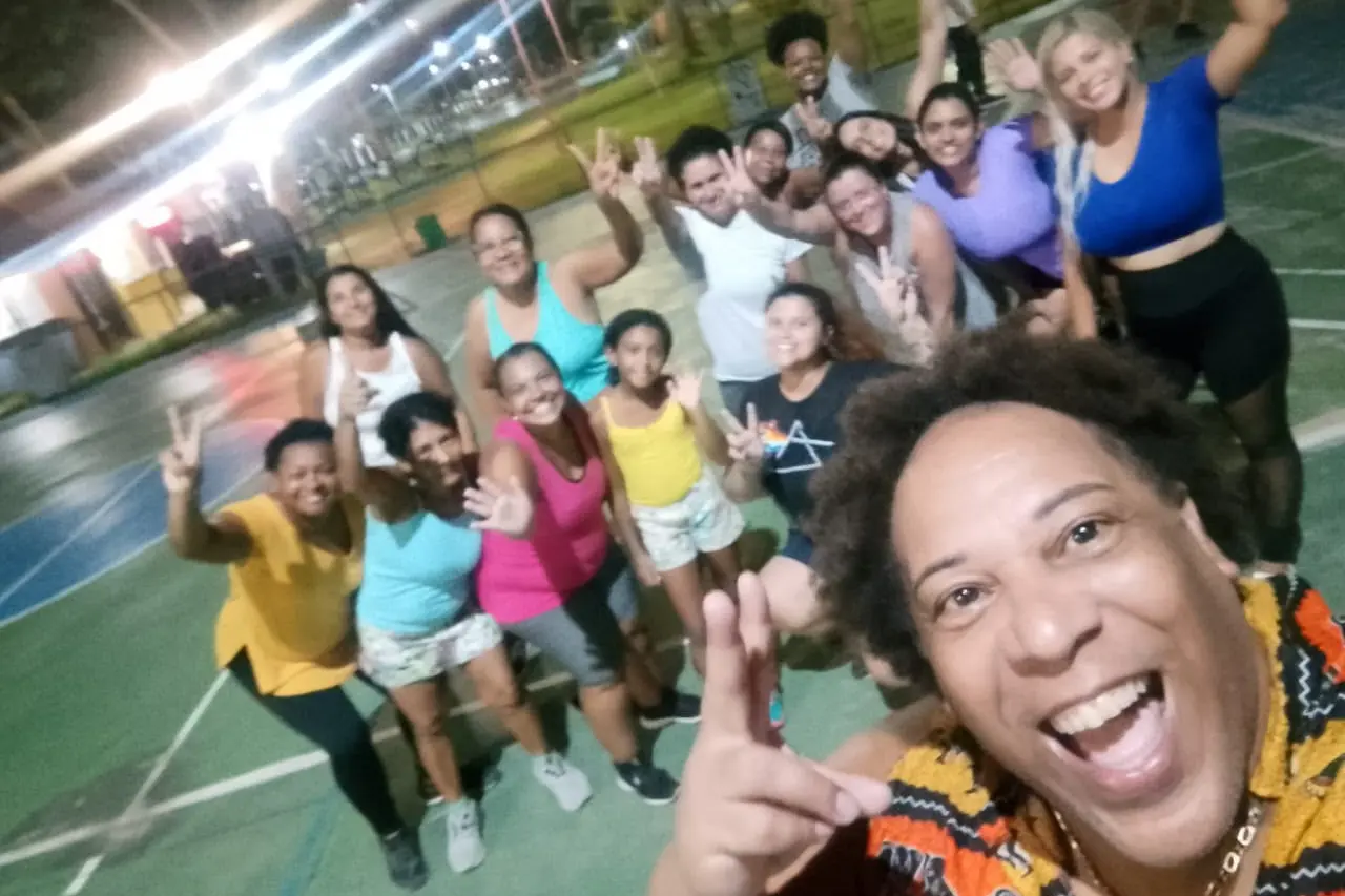 Ritmo, alegria e movimento: aulas da FME animam as noites no Jardim São Benedito
