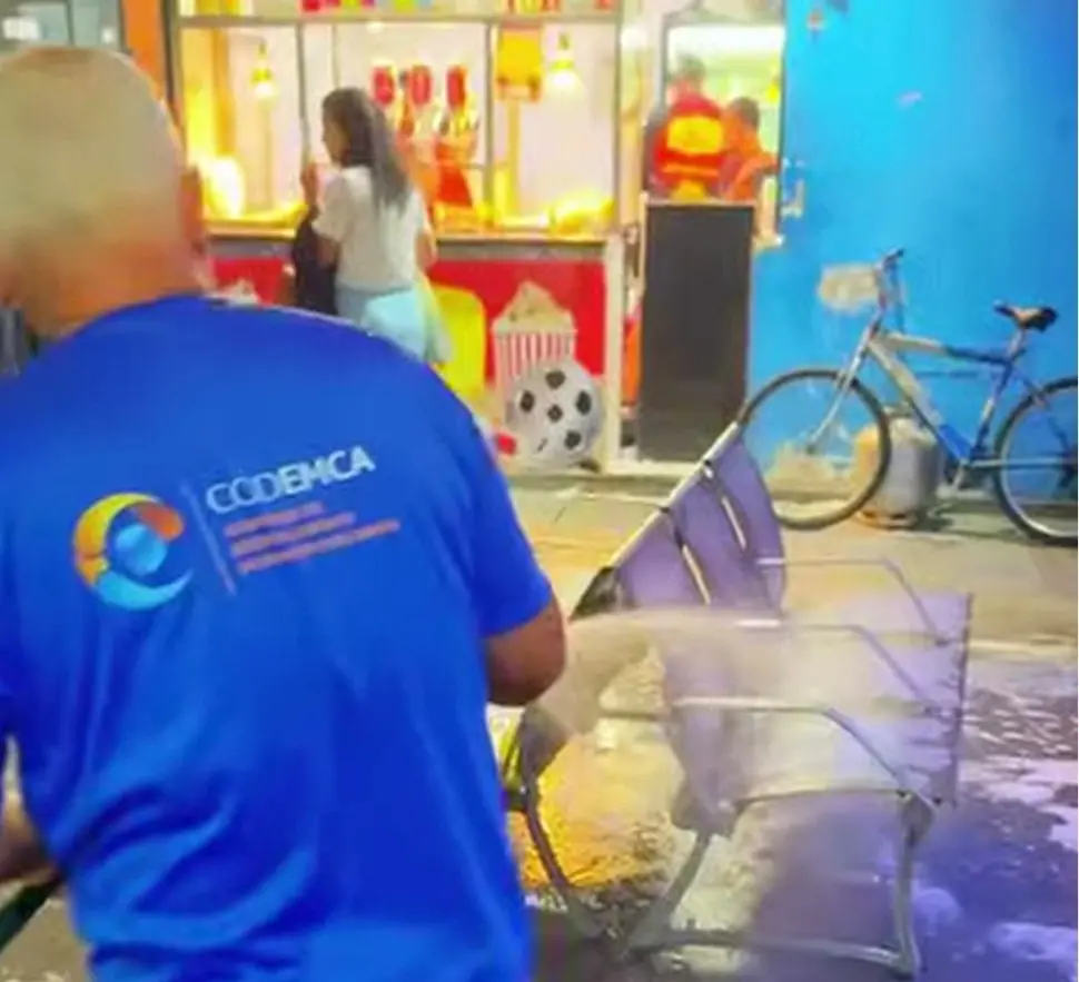 Codemca mantém rotina de limpeza e reforça cuidados com a Rodoviária Roberto Silveira