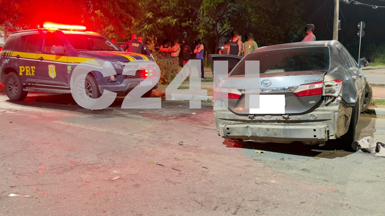 Homem bate com Corolla roubado após desobedecer ordem de parada da PRF; fotos