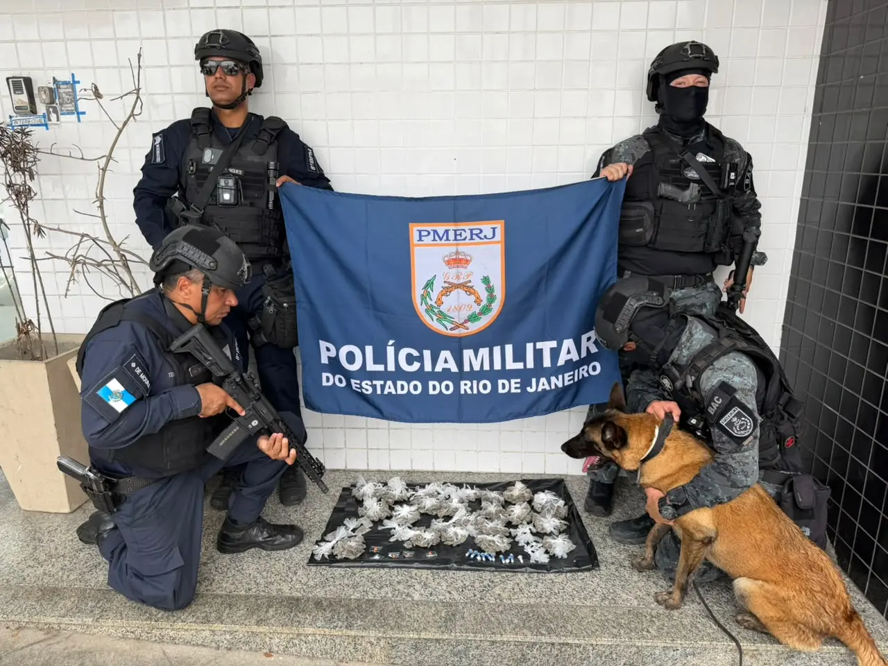 Operação  em comunidades de Campos: armas, drogas e munições