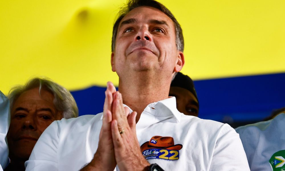 Flávio Bolsonaro durante evento político