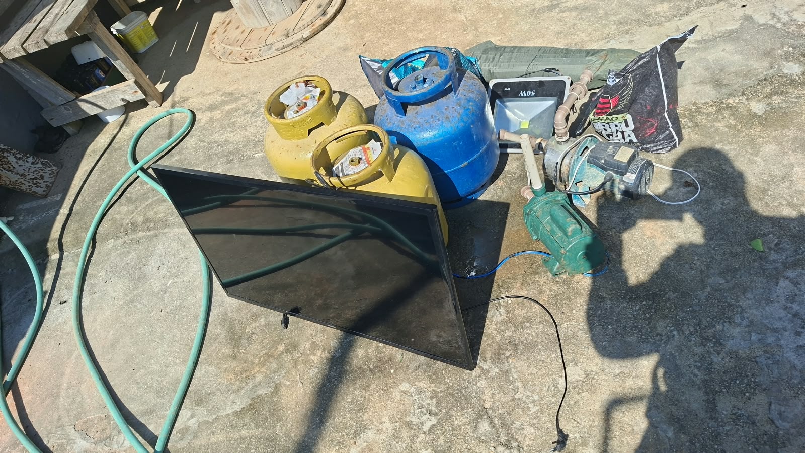 Farol: Seis arrombamentos de casas e dois presos com materiais dentro de carro