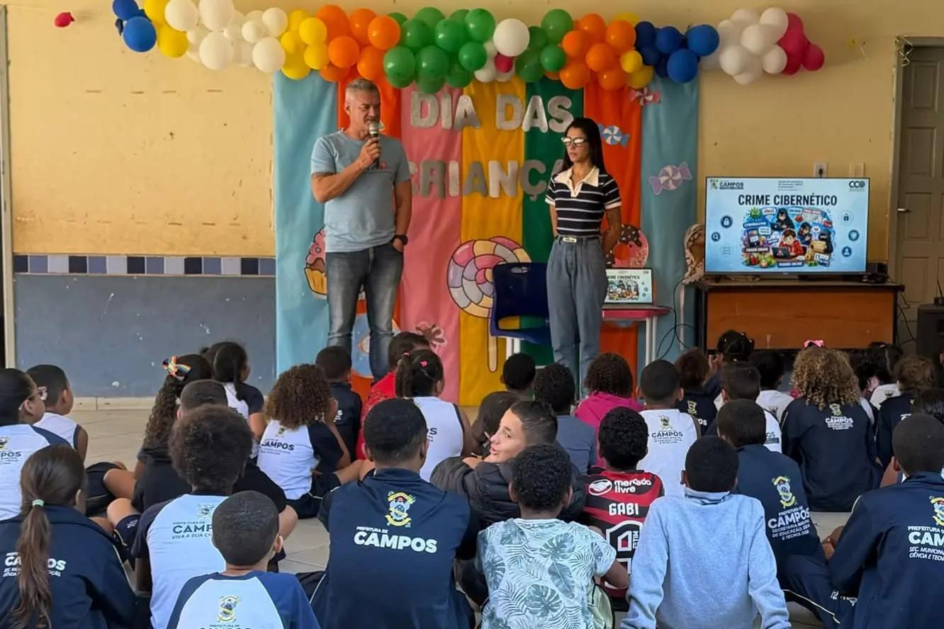 Alunos da rede municipal participam de palestras sobre crimes cibernéticos