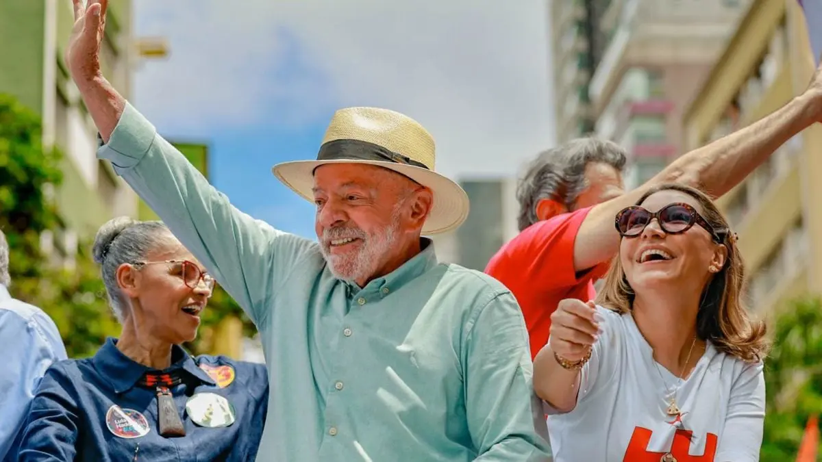 Lula critica milicianos e cita caso Banco Master após votar em São Bernardo
