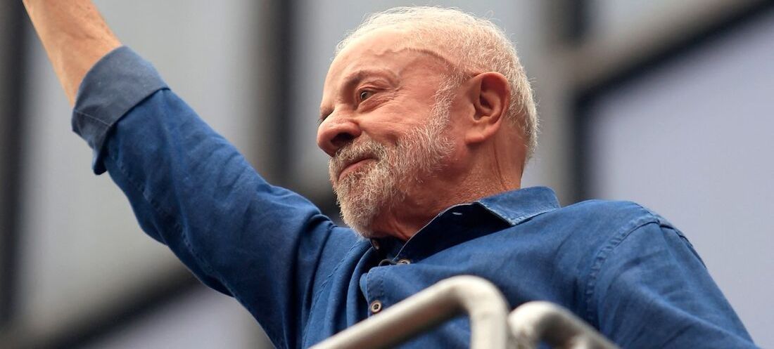 Lula é reeleito presidente do Brasil em virada histórica