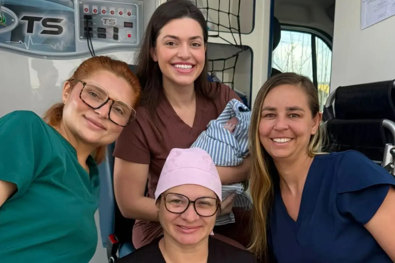 Equipe do Hospital São José realiza parto de emergência na porta da unidade